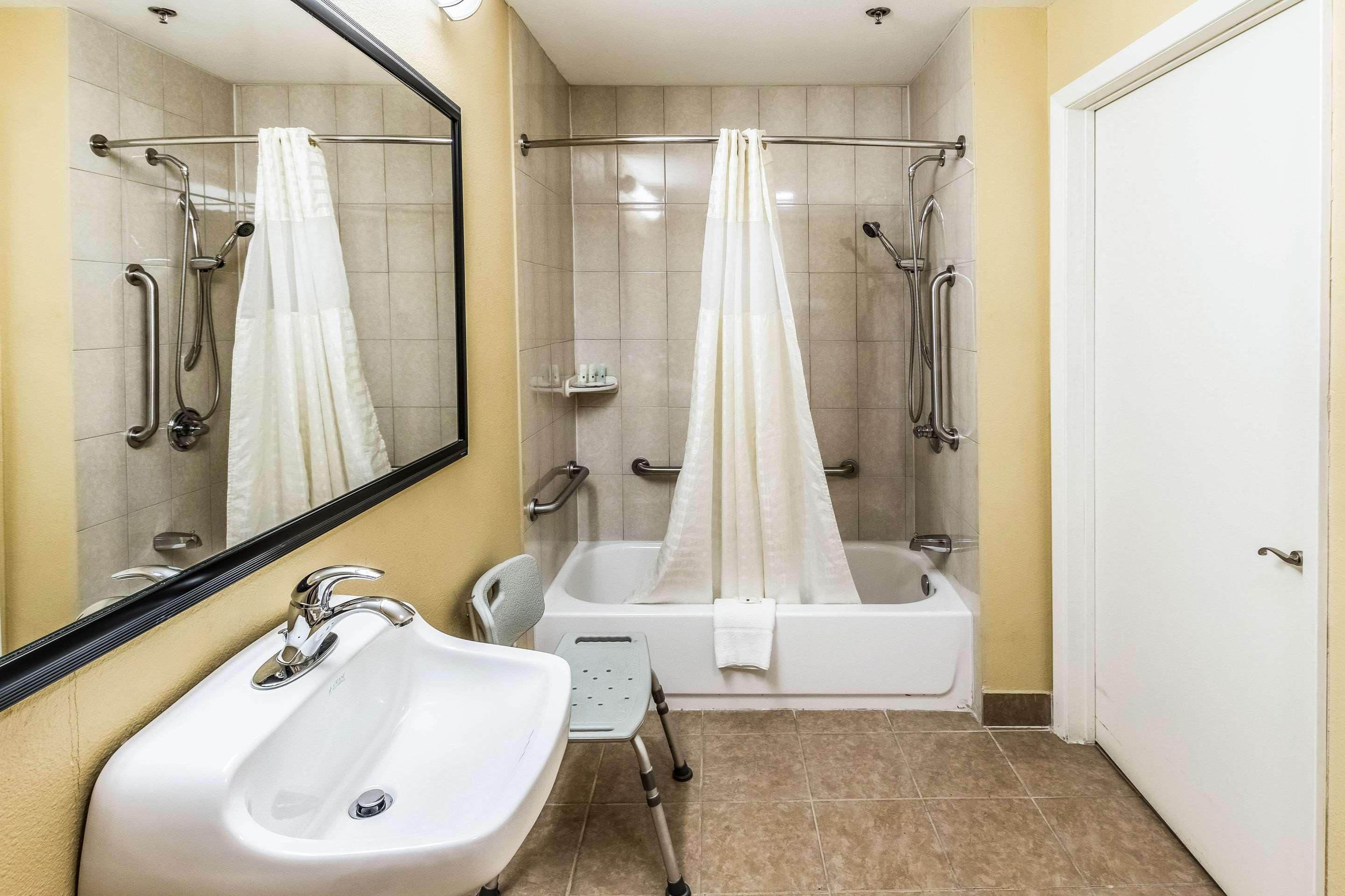 קורסיקנה Quality Inn מראה חיצוני תמונה