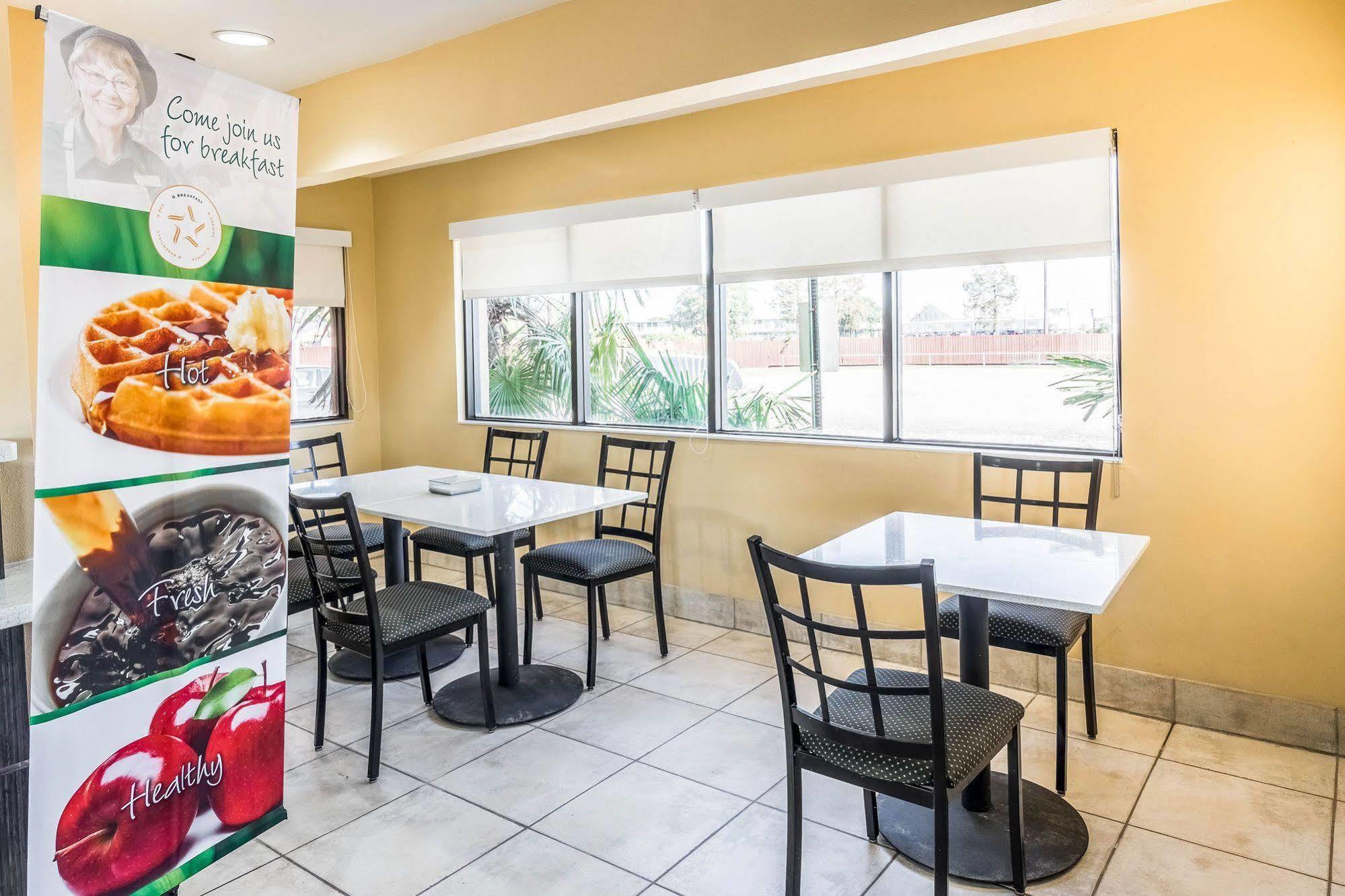 קורסיקנה Quality Inn מראה חיצוני תמונה